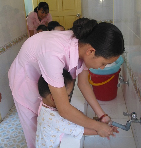 Rửa tay bằng xà phòng - Giảm thiểu nguy cơ mắc bệnh truyền nhiễm.