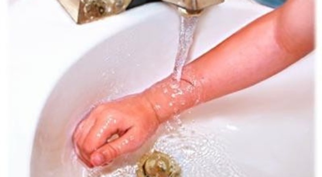 Cách đơn giản giúp con thoát khỏi đau đớn khi bị bỏng.